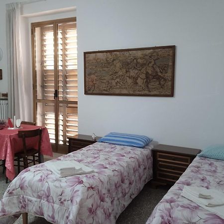 B&B La Casa Dell'Ospite Gravina in Puglia Bagian luar foto